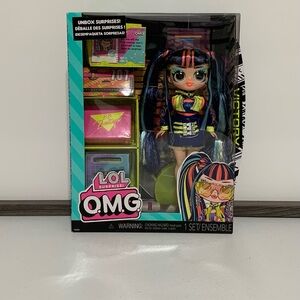 L.O.L. Surprise! O.M.G. Victory Doll with Multiple Surprises & Accessories-New
